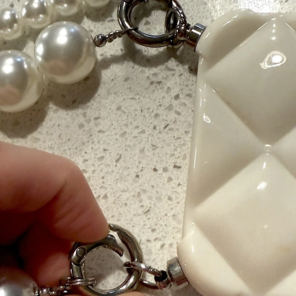 iPhone 14 Pro case with Pearl Hand Strap and Crossbody Strap - Picture 5 of 10